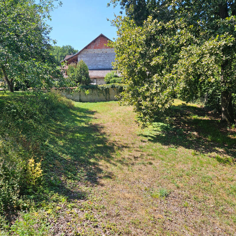 Terrain à SAINT-JEAN-D'AVELANNE