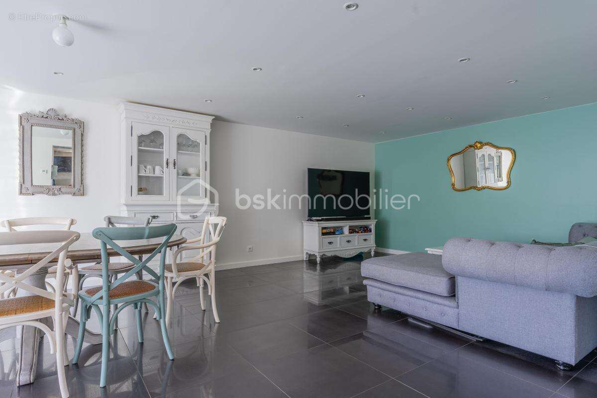 Appartement à PRINGY