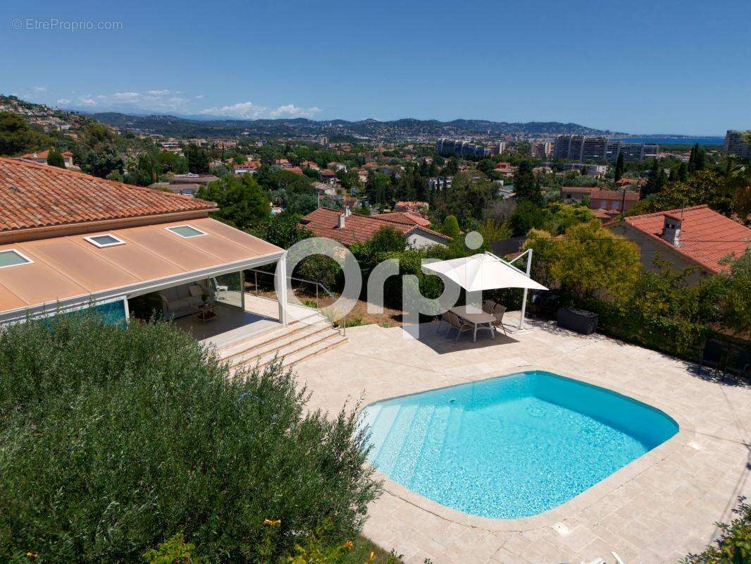 Maison à MANDELIEU-LA-NAPOULE