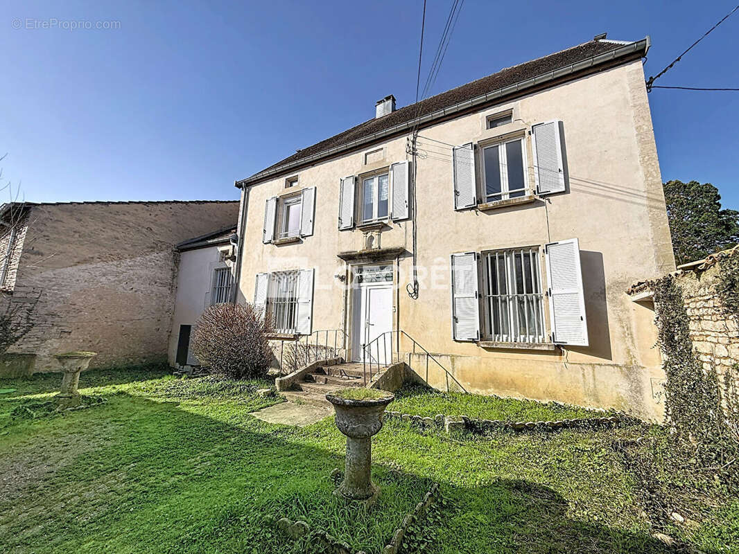 Appartement à LIFFOL-LE-PETIT