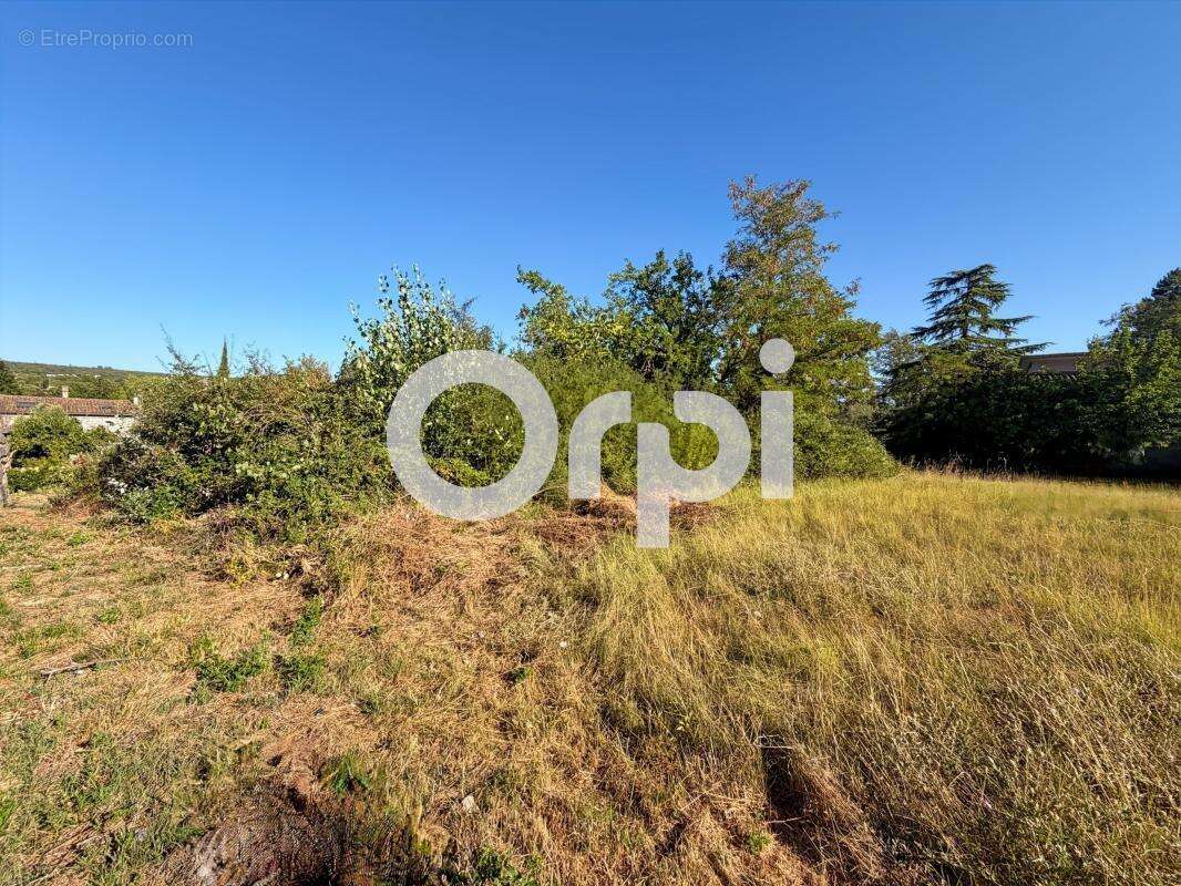 Terrain constructible de 813 m² accès à pied du centre de Ruoms - photo 3