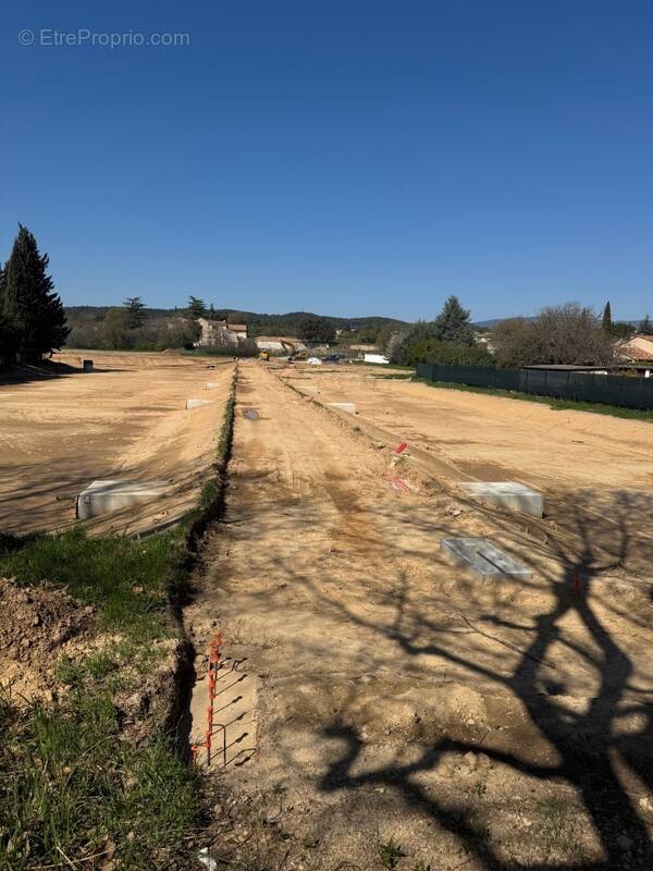 Terrain à PERTUIS