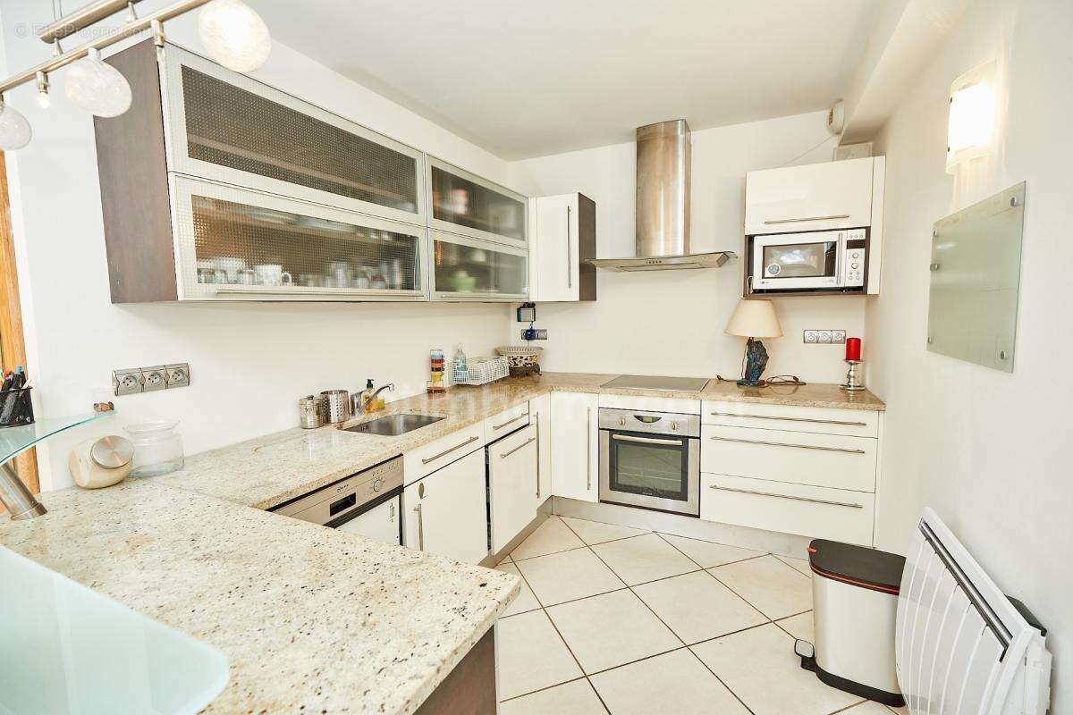 BOUZIGUES – Villa 250 m², vue étang, piscine à débordement, appartement indépendant - photo 30