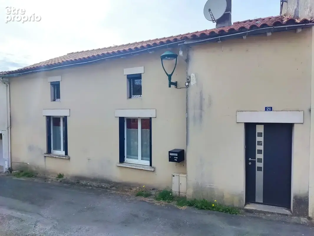 FACADE DE LA MAISON