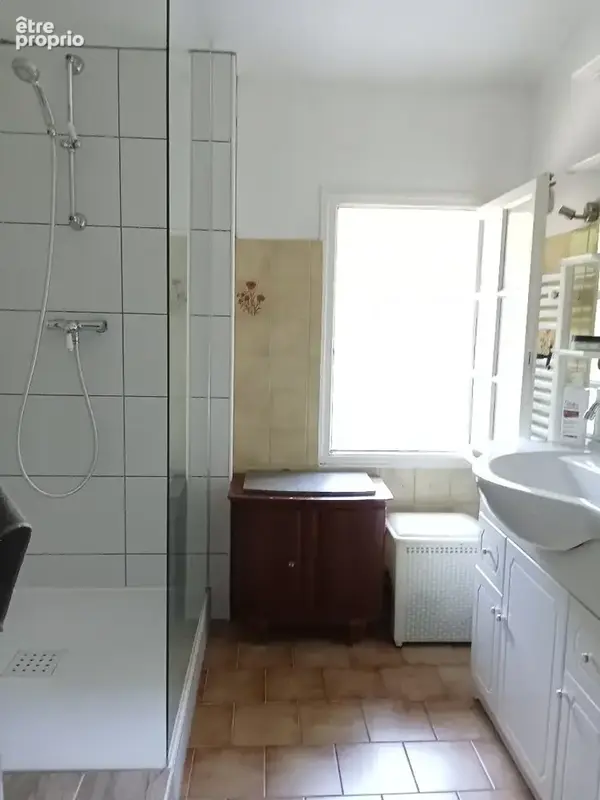Villa avec jardin et 2 garages. - photo 11
