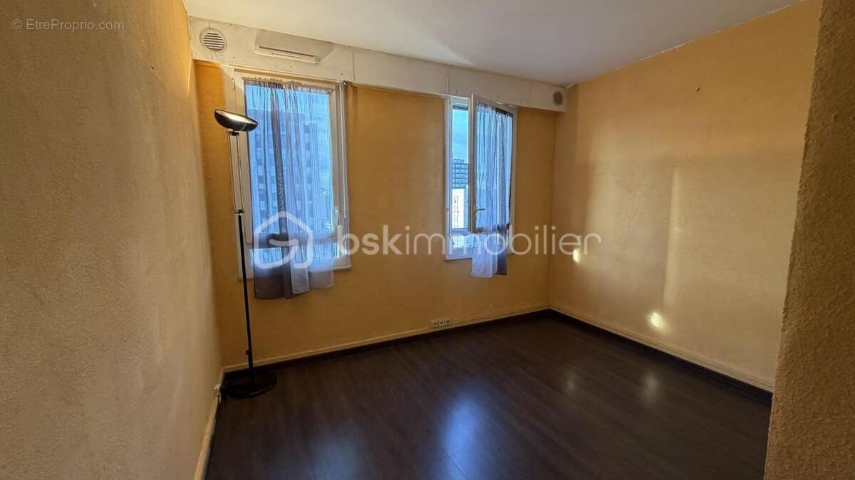 A SAISIR ABSOLUMENT !!!! Appartement spacieux plein de potentiel au cœur de la ville !!!!! - photo 8