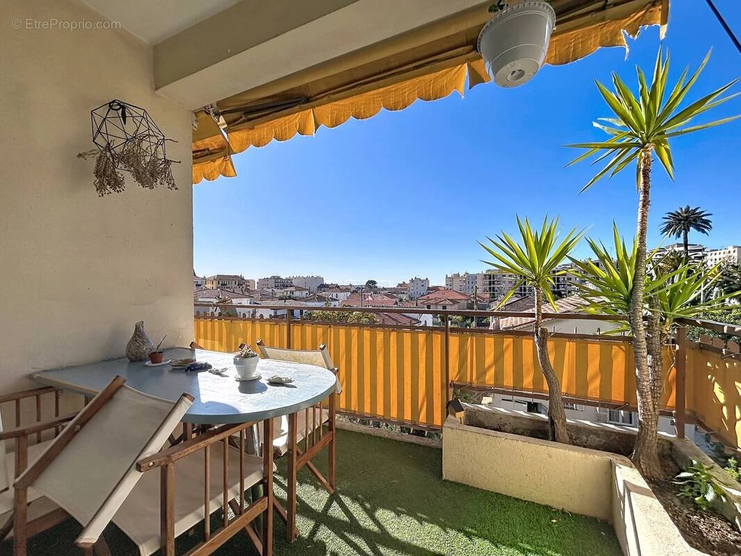 Appartement à SAINT-LAURENT-DU-VAR