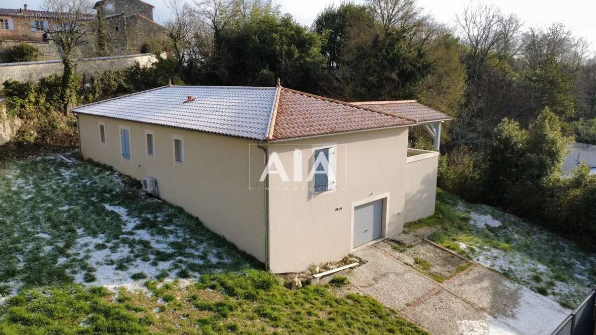 Maison à MONTIGNAC-CHARENTE