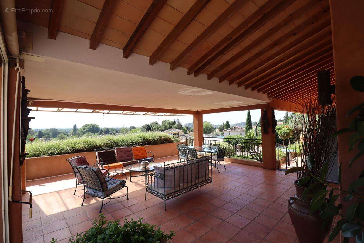 Maison Villeneuve Les Avignon 5 pièce(s) 221 m2 - photo 2