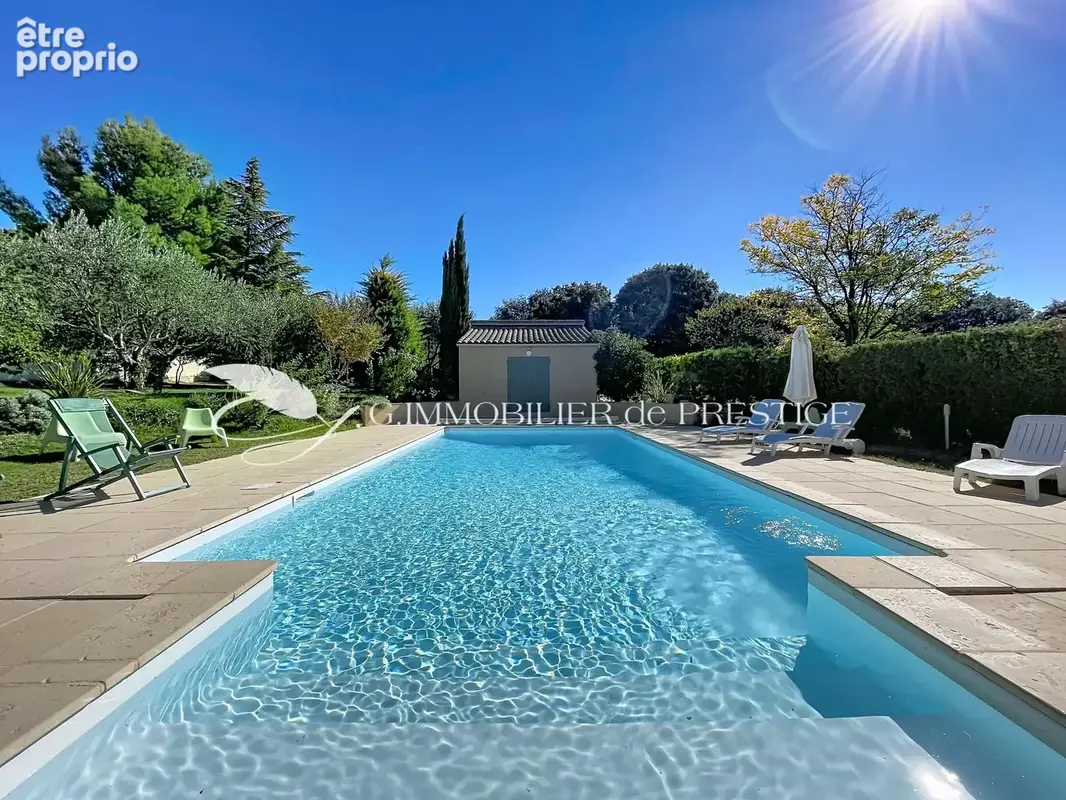 Une remarquable villa d’architecte et sa piscine baignée de soleil - photo 4