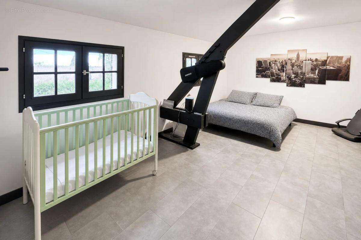 Maison spacieuse de 240 m² à Vesly - photo 10