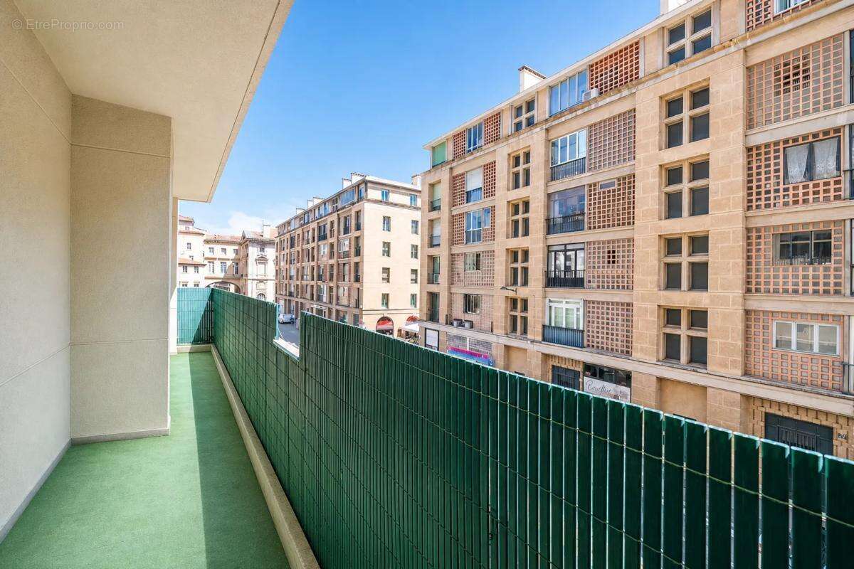 Appartement à MARSEILLE-2E