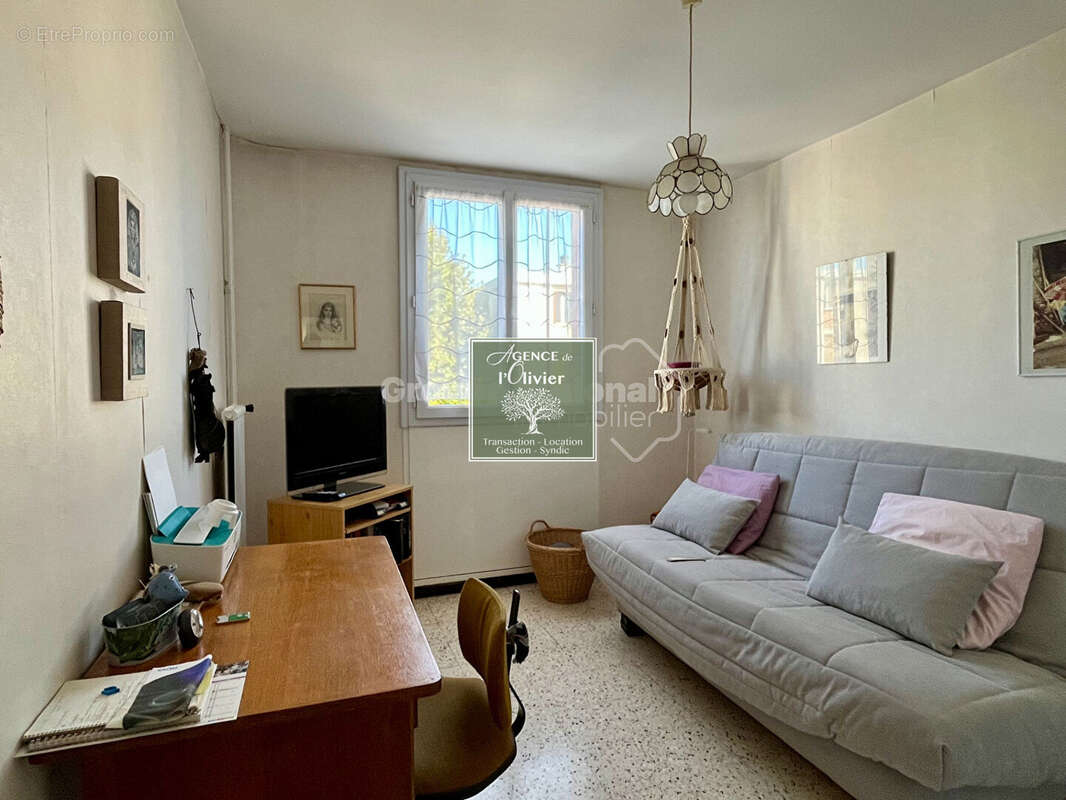 ARLES. Spacieux appartement T4. - photo 6