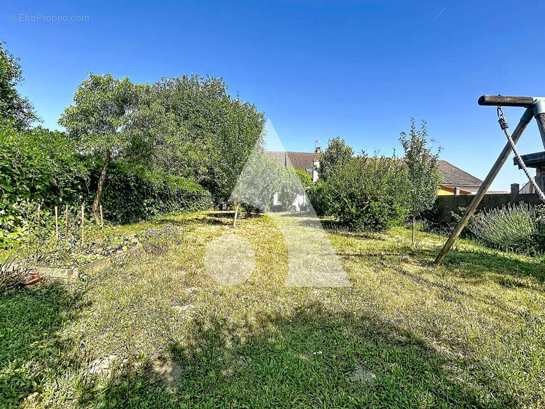 Maison à MESSEY-SUR-GROSNE