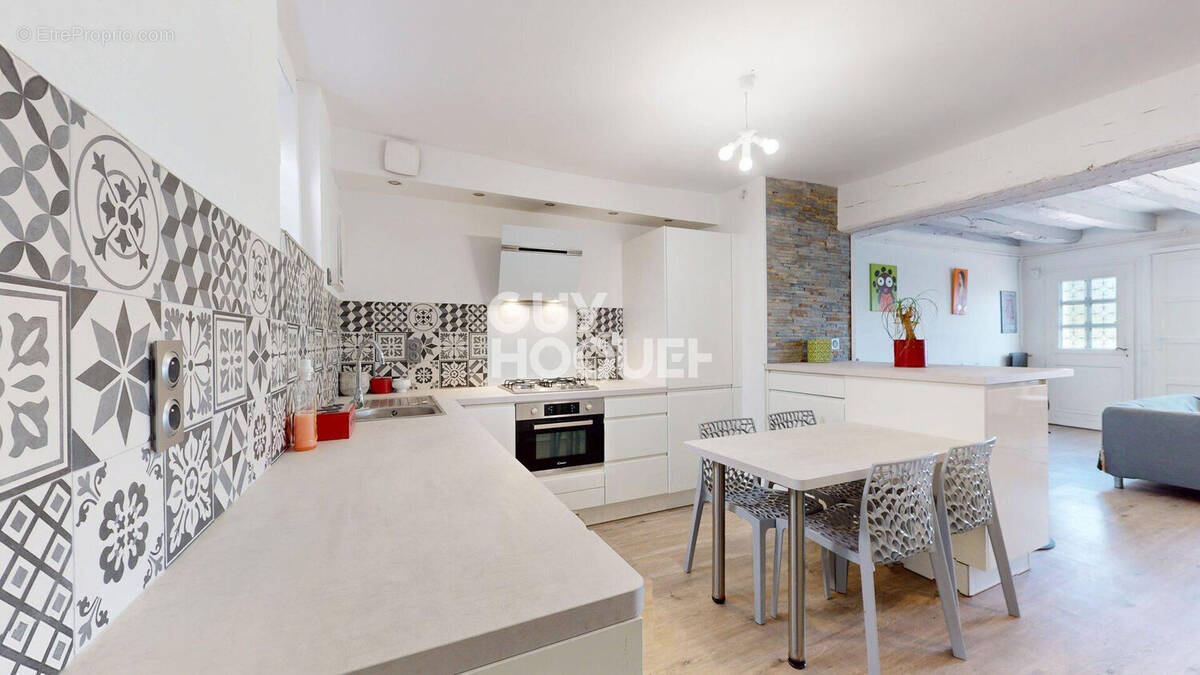 Maison à SAINT-CYR-SUR-LOIRE