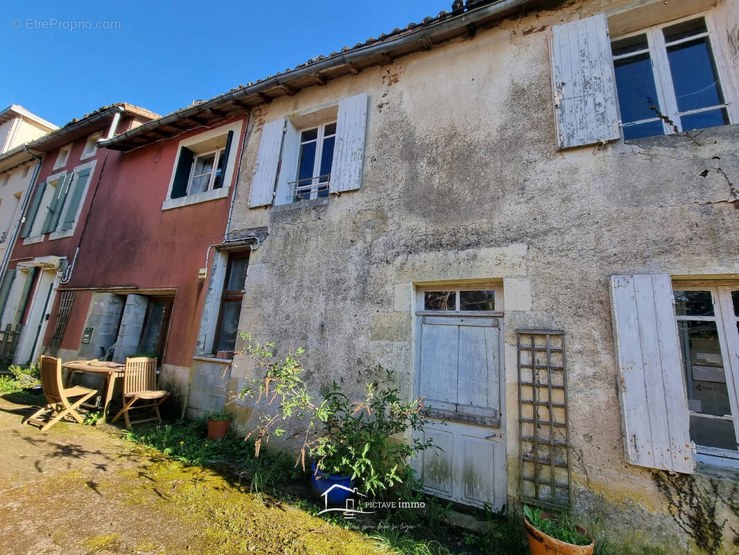 Maison à MENIGOUTE