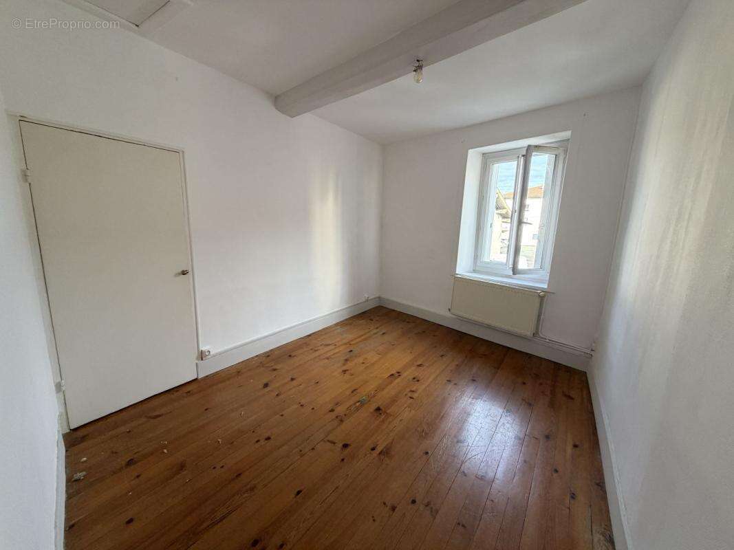Appartement à CHALAMONT