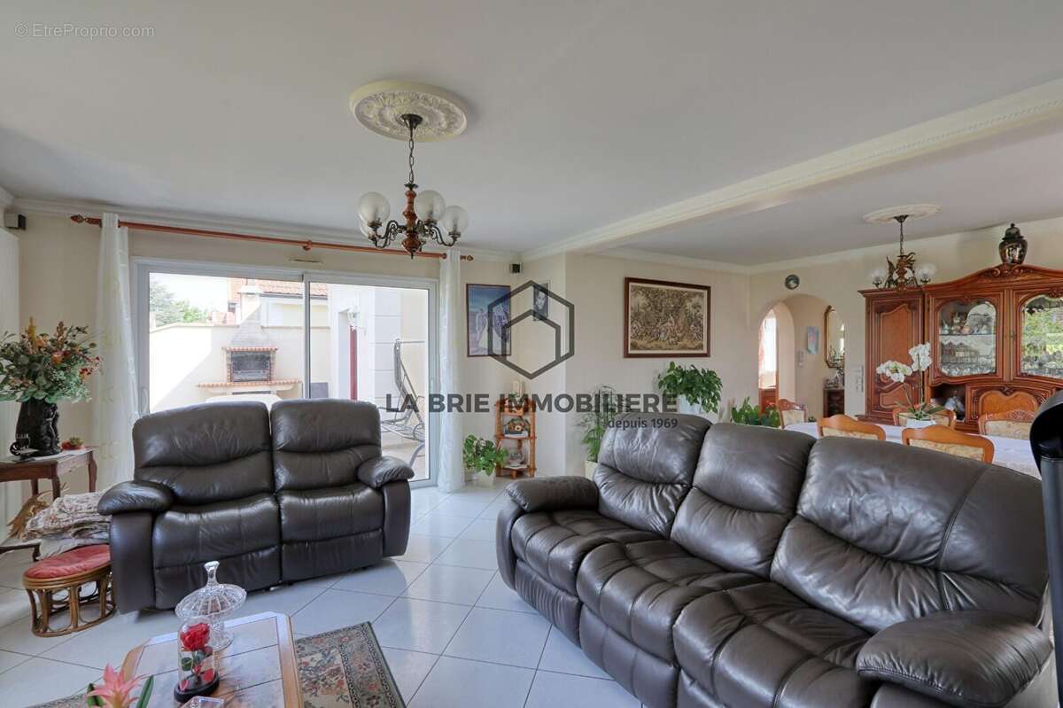 Maison 130 m² à Villecresnes  - photo 6
