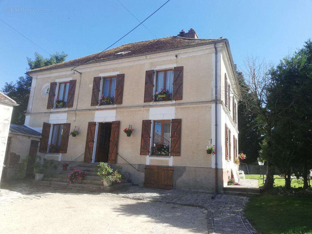 Maison à JOUY-LE-CHATEL