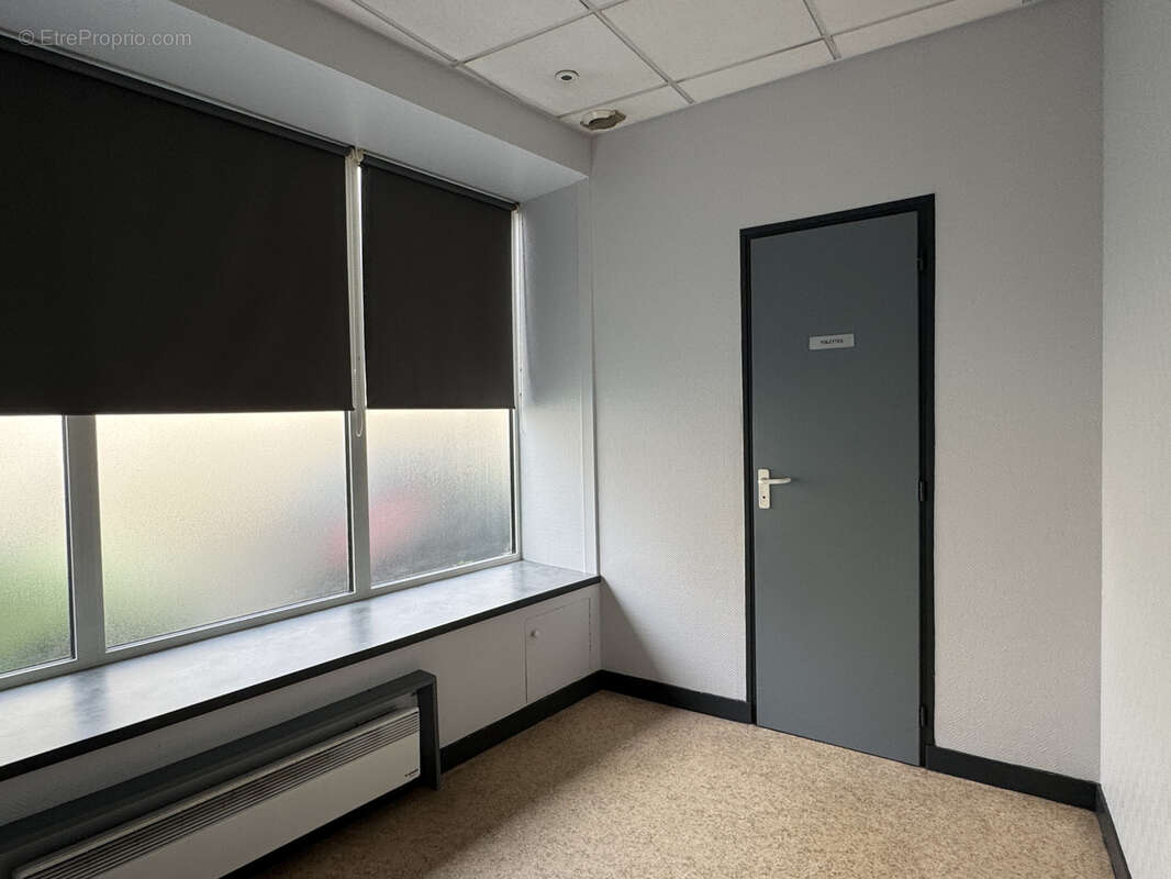 Commerce à MONTREUIL-BELLAY