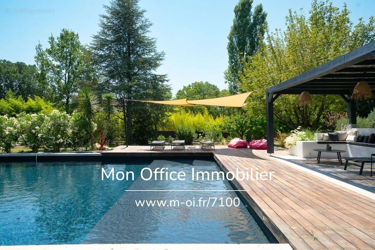 Référence : 7100-NGU. - Maison 9 pièces - Piscine - village à pied - calme - 276m2 - photo 2