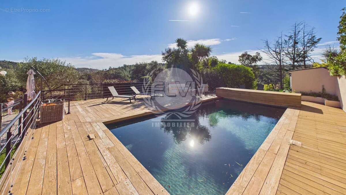 Maison à PLAN-DE-LA-TOUR