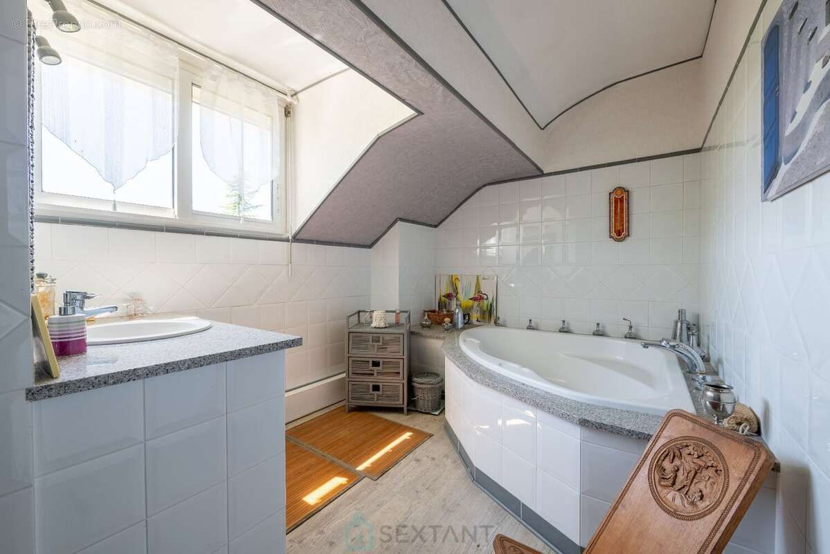 Voici une propriété au calme et à proximité de tout ! - photo 19