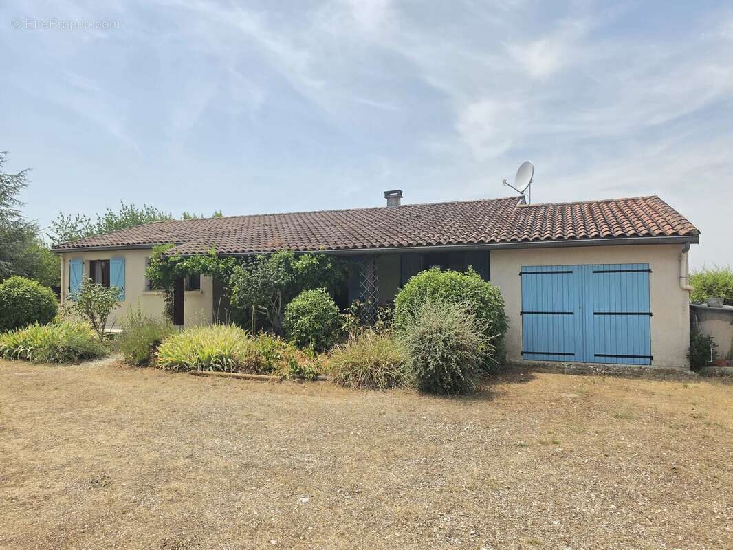 Maison de plain-pied avec piscine, garage et jardin clos à proximité de Montaigu-de-Quercy - photo 12