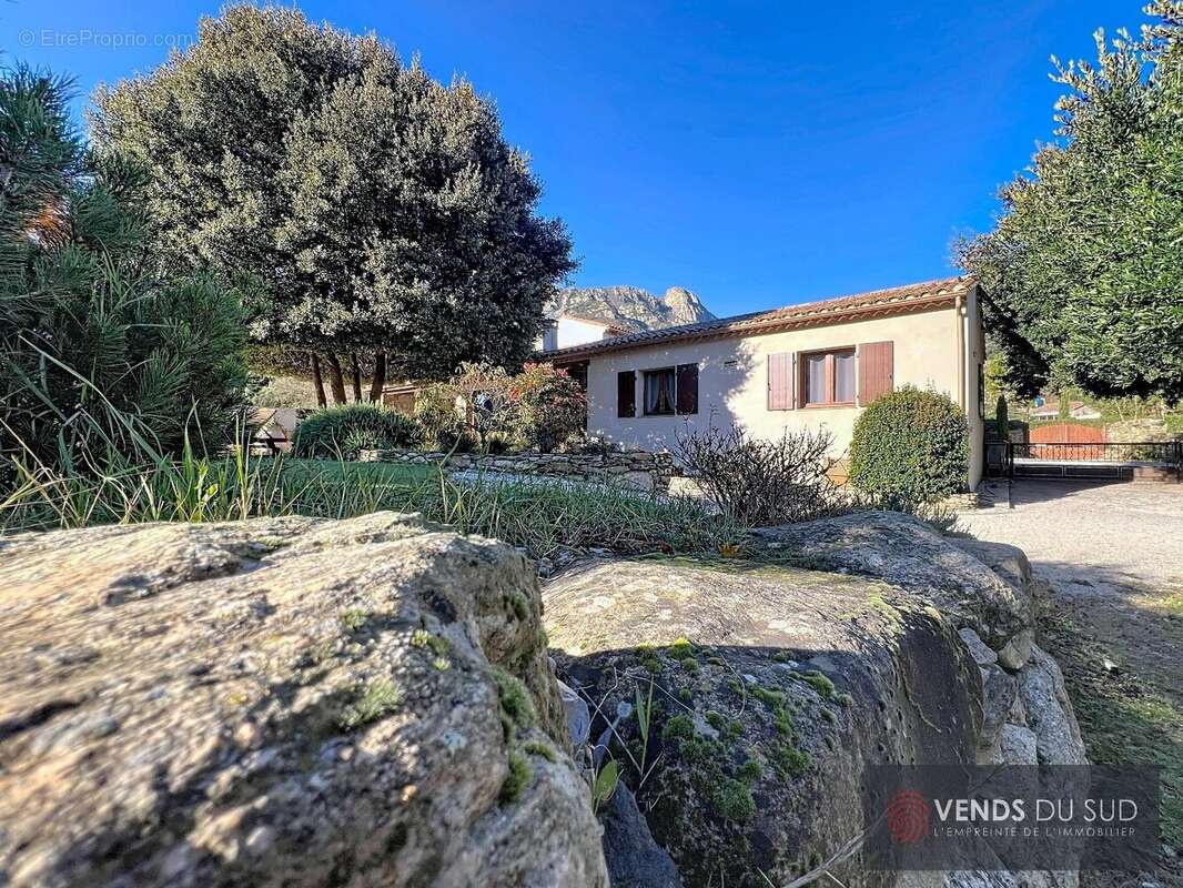 Maison à COLOMBIERES-SUR-ORB