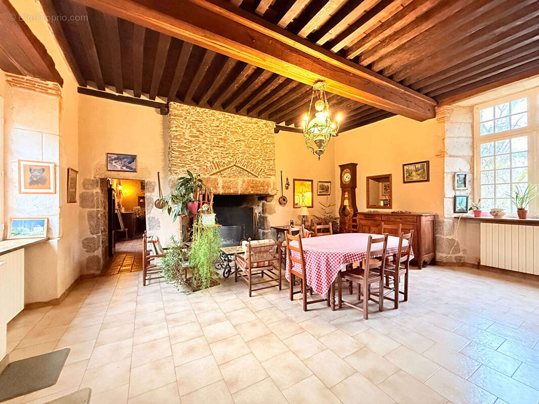 Maison à BUSSEROLLES