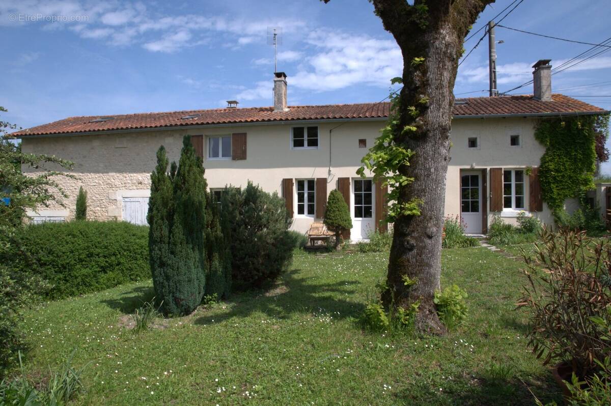 Maison à YVIERS