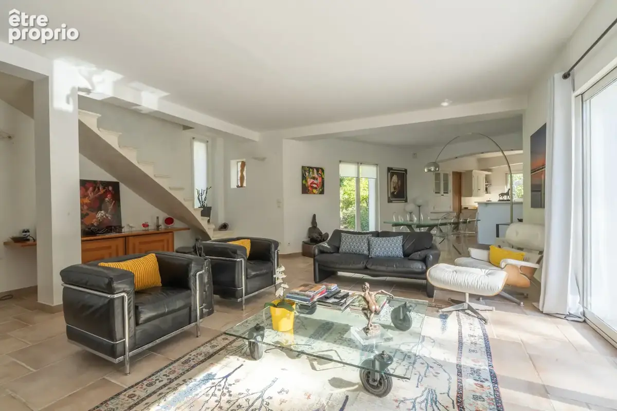 Montferrier-sur-Lez   Maison familiale avec piscine à débordement, au calme et sans vis-à-vis - photo 3
