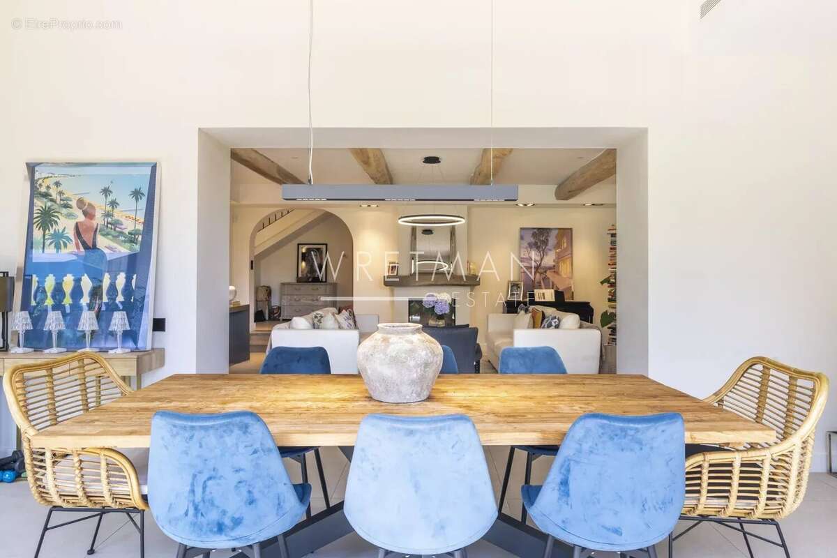 Maison à VALBONNE