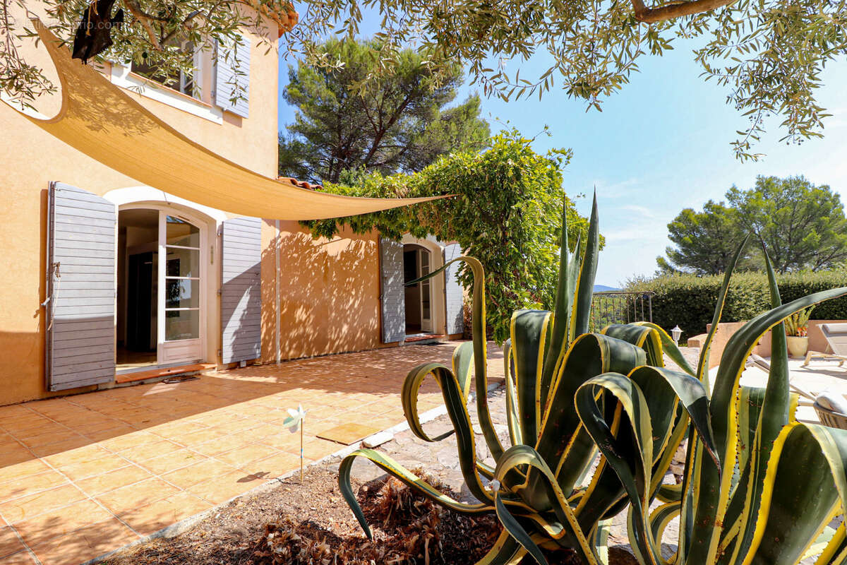 FLAYOSC PROPRIETE de 185M2 habitables avec 4 chambres, PISCINE sur plus de 4000m2 clos et paysagé - photo 48
