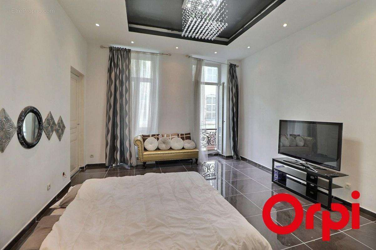 Appartement à MARSEILLE-1E