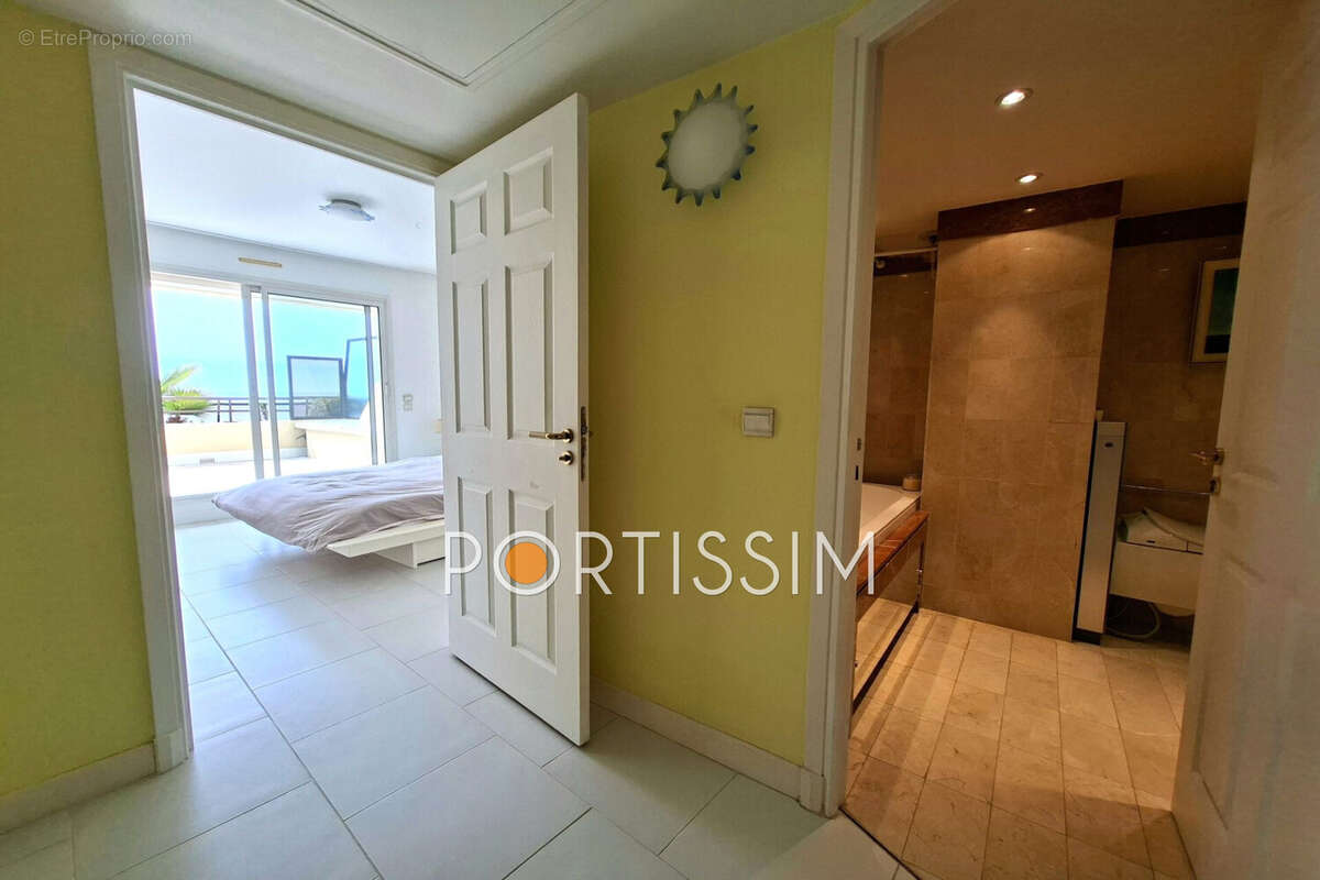 Appartement à SAINT-LAURENT-DU-VAR