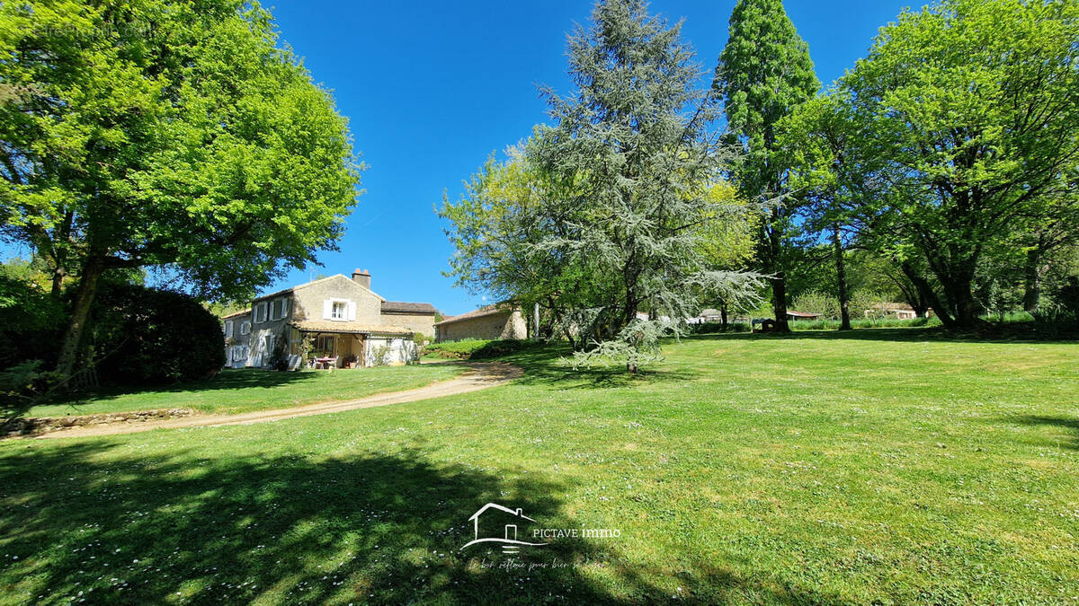 Maison à CLOUE