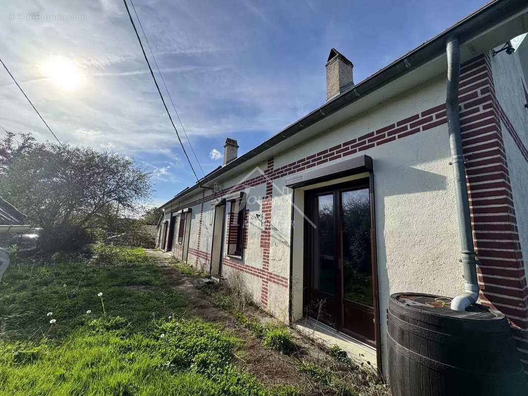 Maison à PARAY-LE-FRESIL