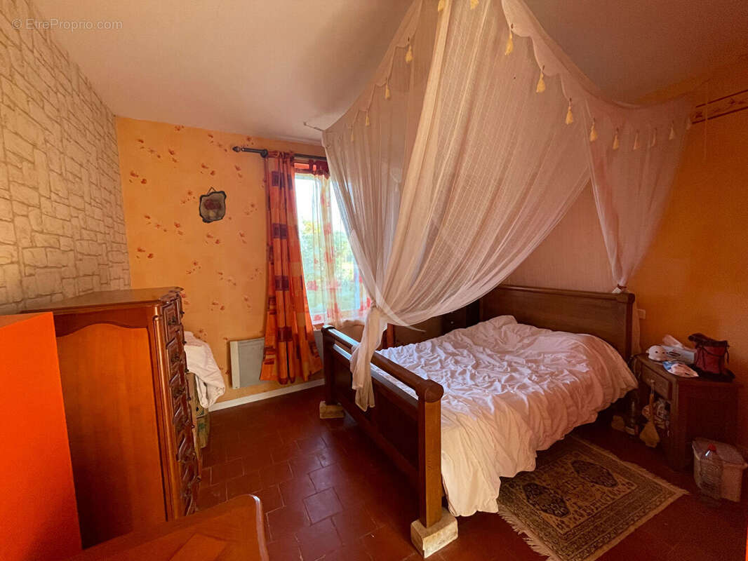 Maison à NOUANS-LES-FONTAINES