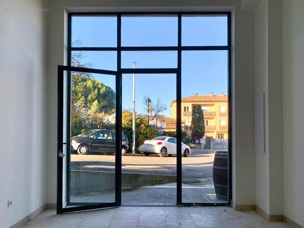 Commerce à BONNIEUX