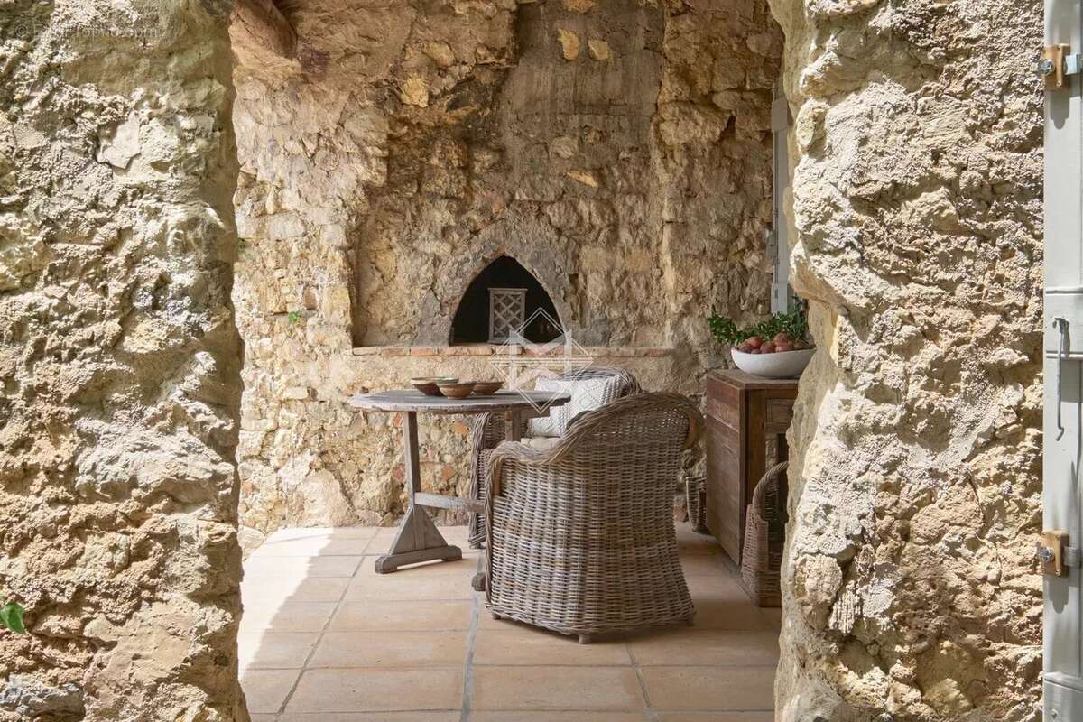 Maison à CHATEAUNEUF-GRASSE