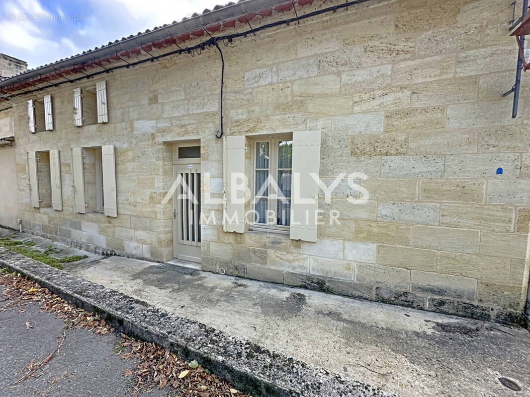 Maison à LES ARTIGUES-DE-LUSSAC