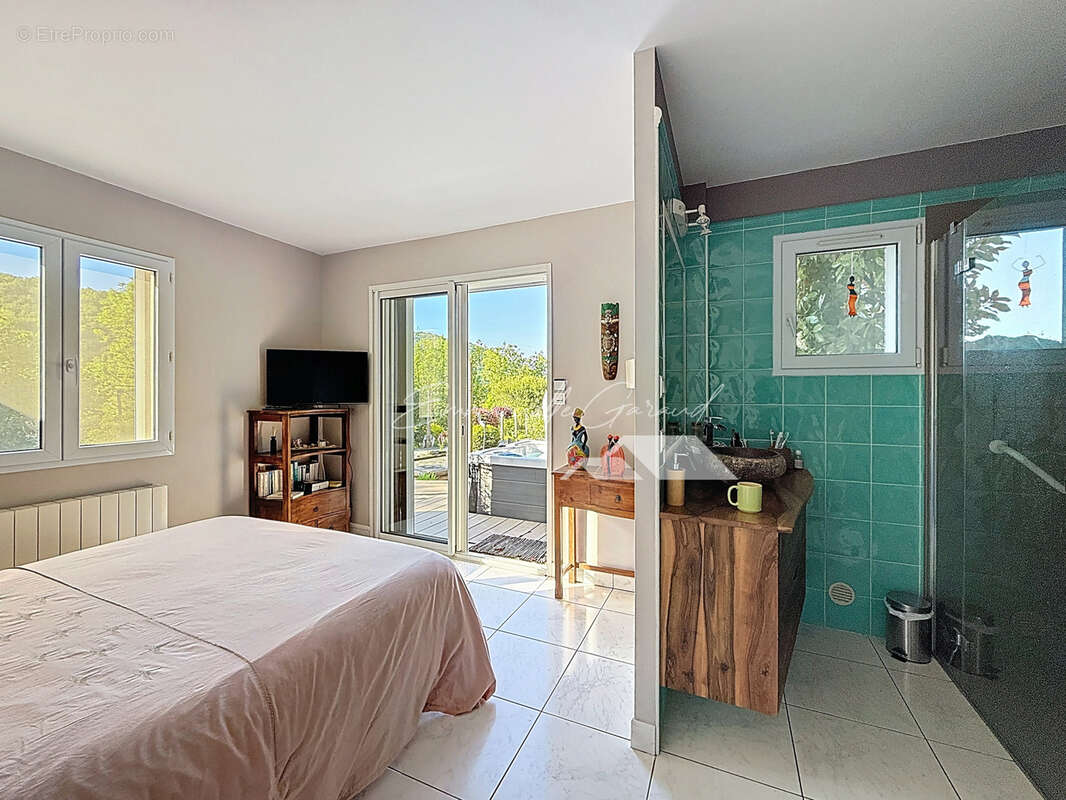 Maison à SAINT-BEAUZELY