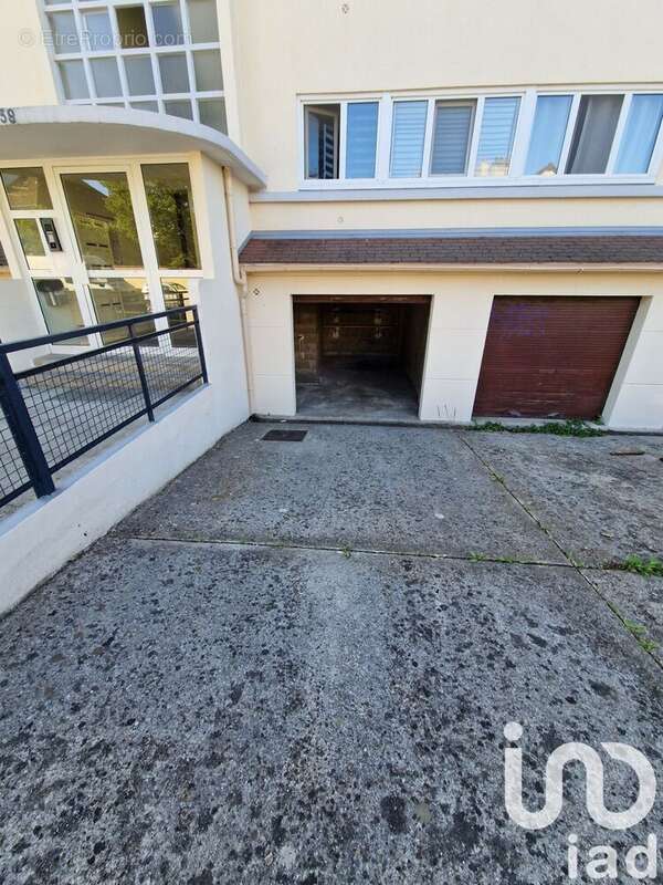 Photo 2 - Parking à CHELLES