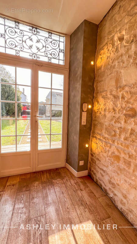 À vendre - maison charentaise du xviiie avec piscine, dépendances et terrain de 2 400 m2 - saint-soulle - photo 9