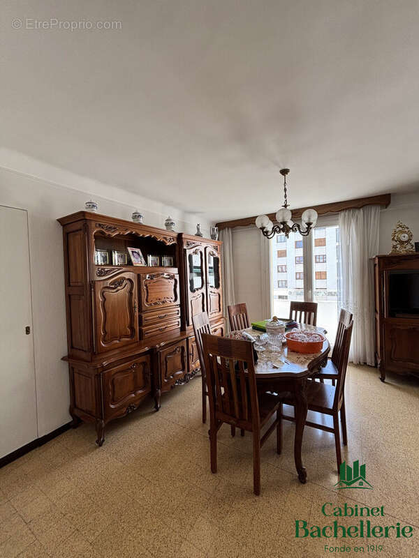 Appartement à MARSEILLE-4E