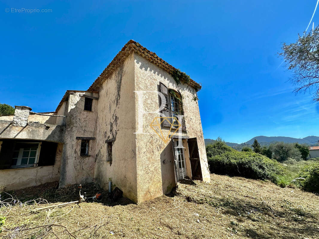 Maison à TOURRETTE-LEVENS
