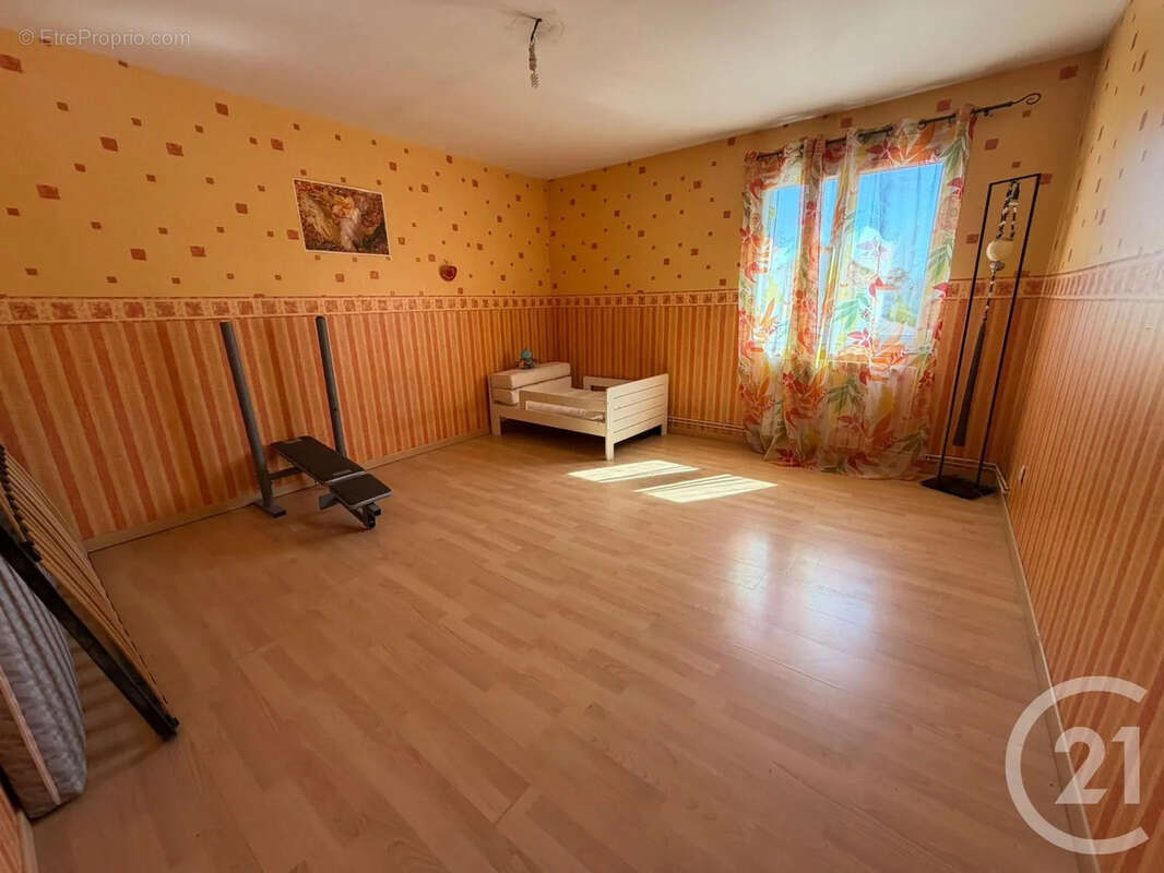 Maison 178 m² à Saint-Mesmes  - photo 10