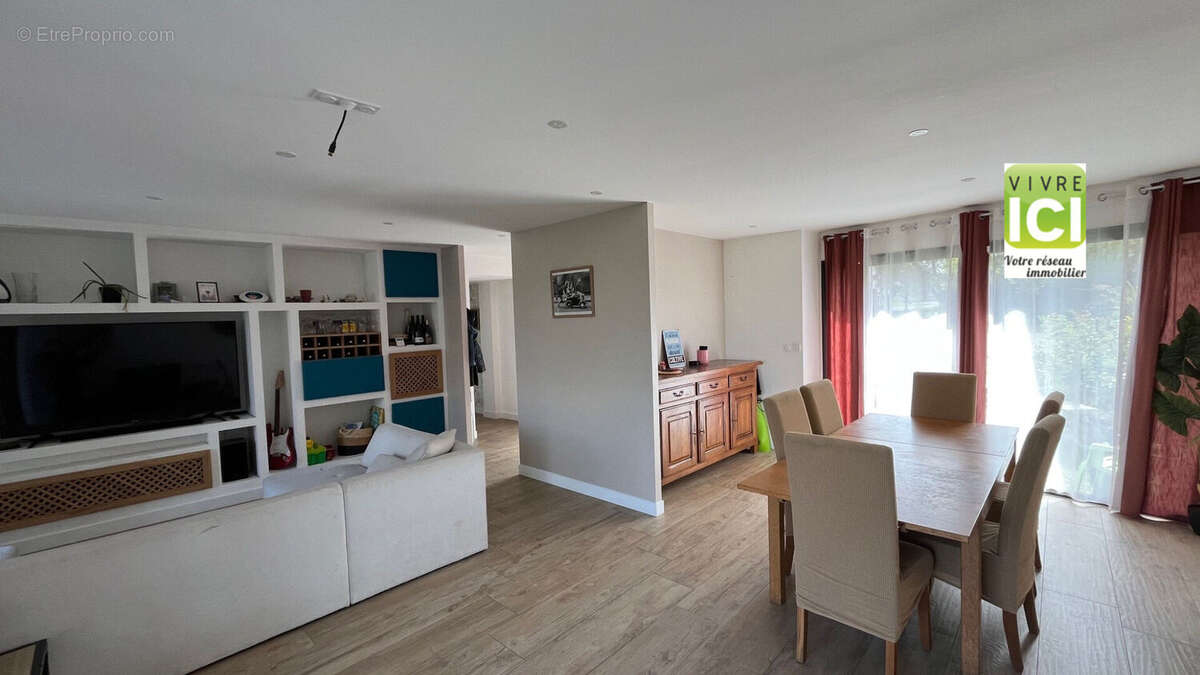 Maison à LA CHAPELLE-BASSE-MER