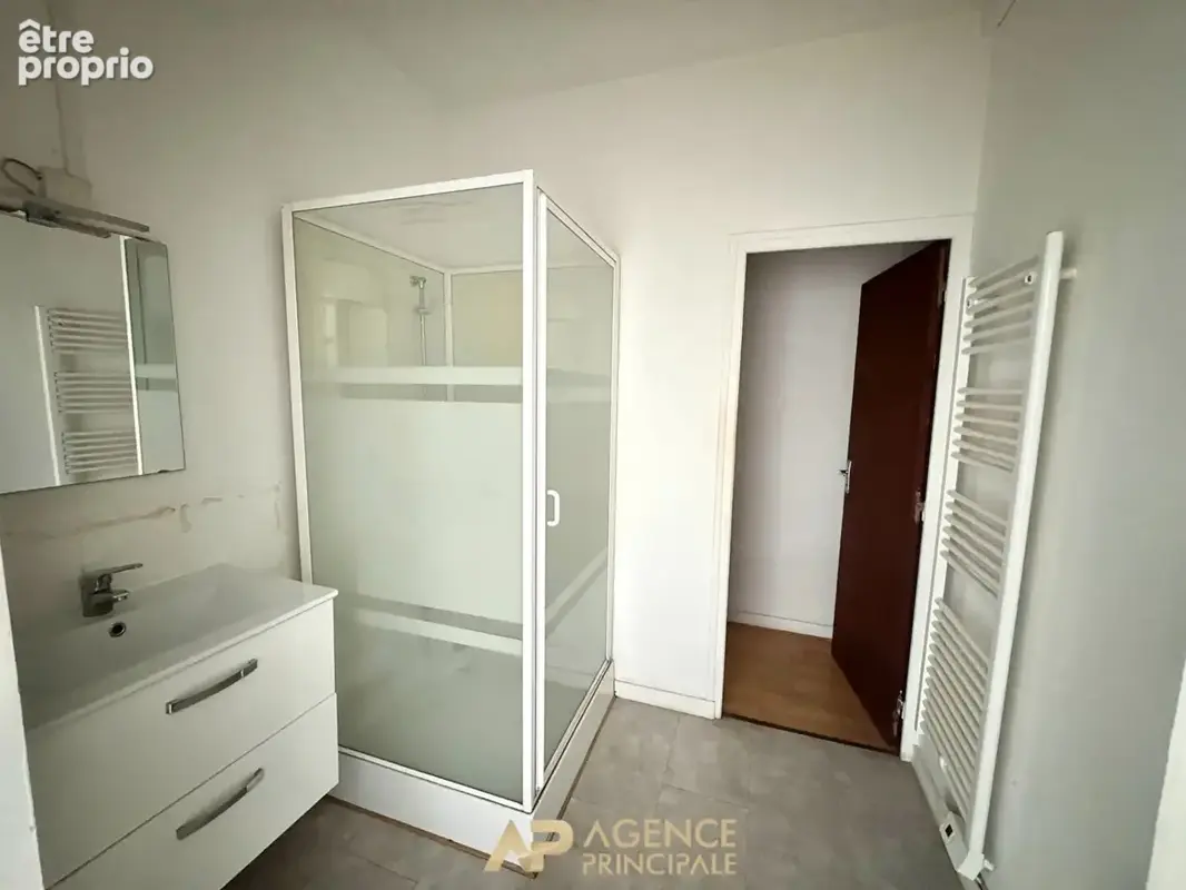 Appartement  - Type 2 - Hyper-centre (port) - 39m2 - Loggia - Ascenseur - photo 12